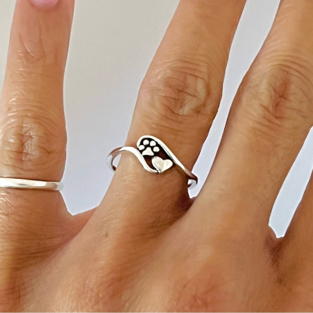 Sterling silver small heart and paw ring, silver paw ring, silver heart ring - Picture 7 of 8